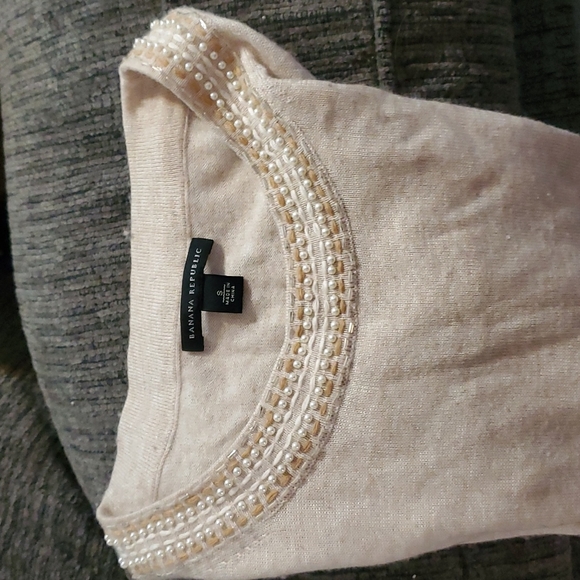 Banana Republic Wool sweater with beaded collar. - Picture 5 of 5